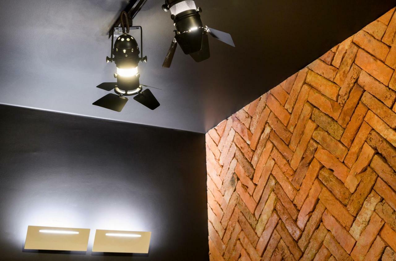 Split Industrial Design Rooms חדר תמונה